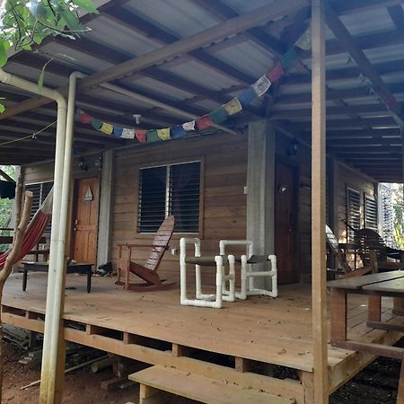 Apartments Chez Milady Utila Exteriér fotografie