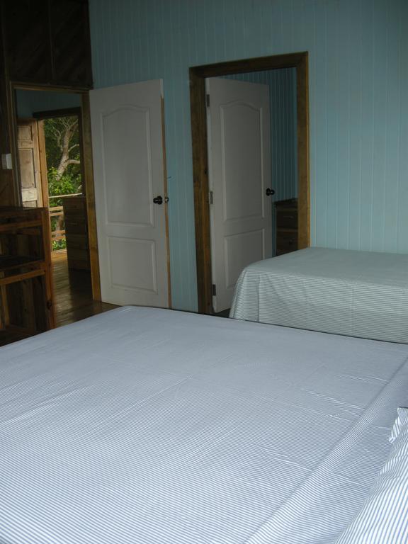 Apartments Chez Milady Utila Exteriér fotografie