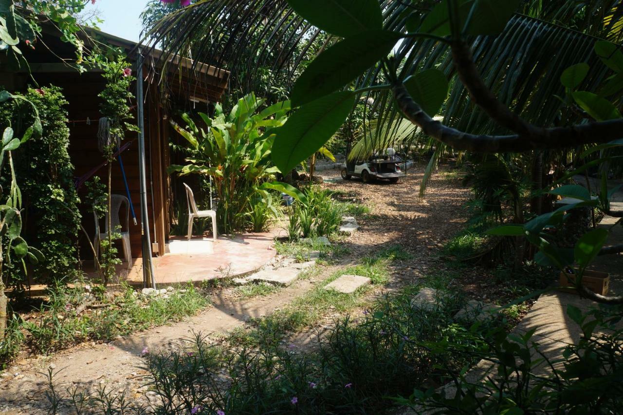 Apartments Chez Milady Utila Exteriér fotografie