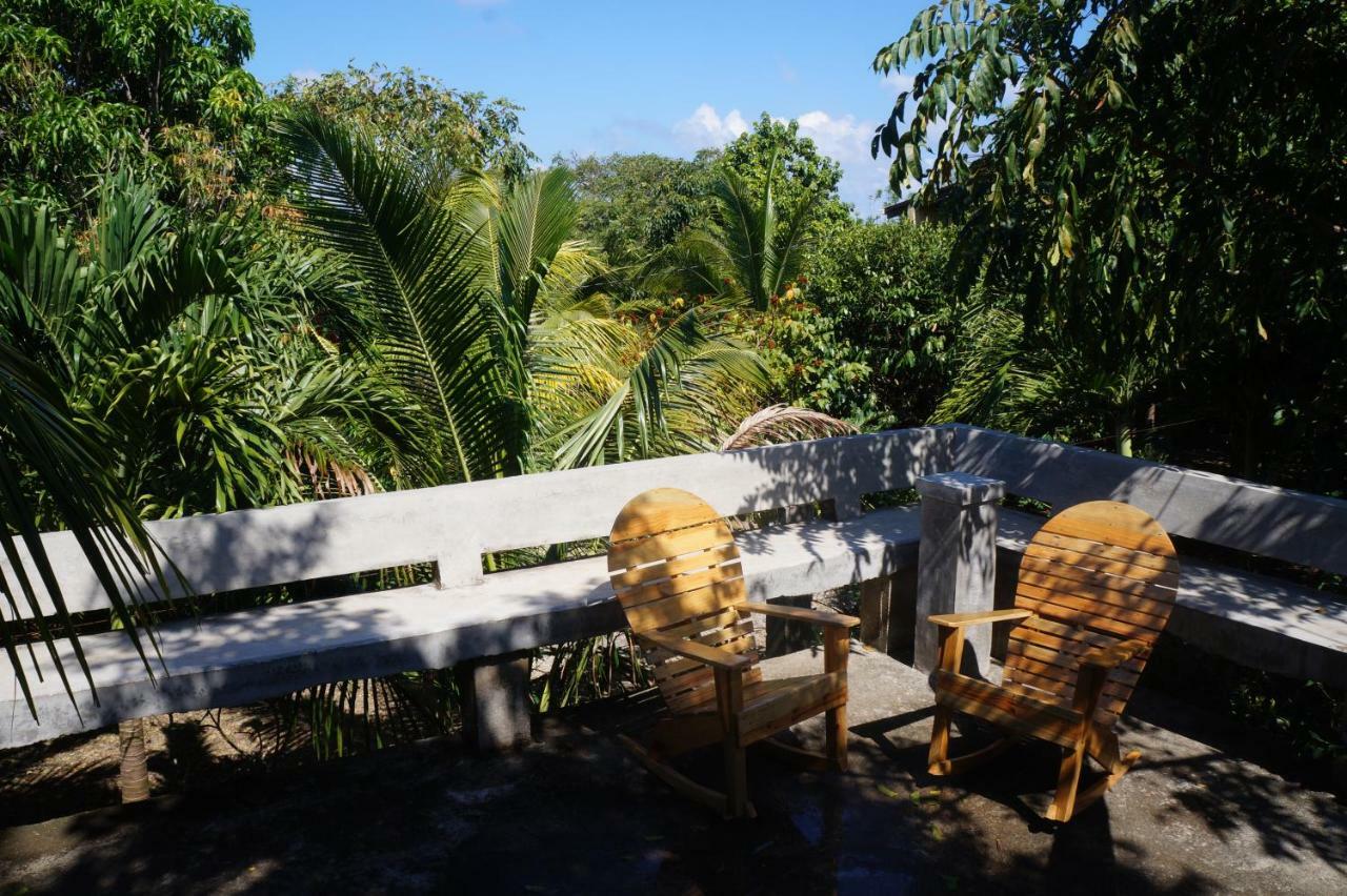 Apartments Chez Milady Utila Exteriér fotografie